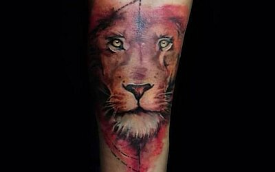 Löwe auf dem Arm
