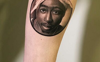 Portrait vom Rapper Tupac