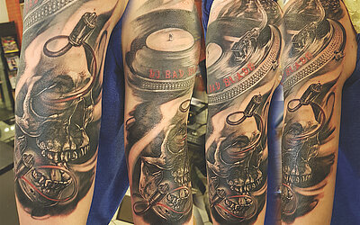 Totenkopf, Schallplatte, Tattoo, Arm