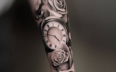 Realistic Tattoo, Arm, Uhr, Rosen, Black & Grey