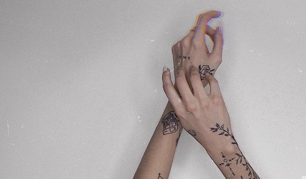 Frau tattoo uhr unterarm Tattoo Arm