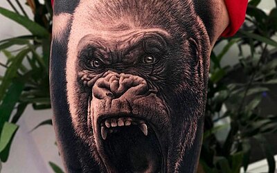 Realistisches Gorilla Tattoo