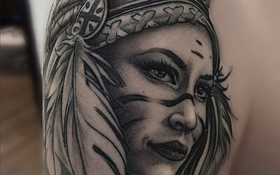 Indianer, Realisttik Tattoo, Schulter, Black & Grey