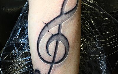 Musiknote, Schatten, Blackwork, Armtattoo