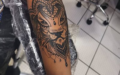 Löwe als Mandala Tattoo interpretiert