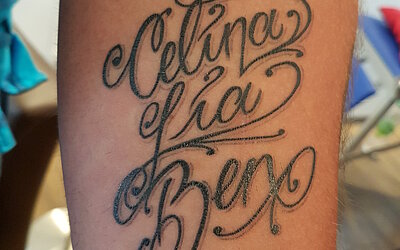 Lettering Tattoo auf dem Unterarm 