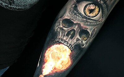 Realistik Tattoo, Arm, Auge, Totenkopf, Feuer