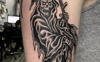 Blackwork Tattoos als Sensenmann