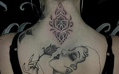 Dotwork Tattoo im Nacken