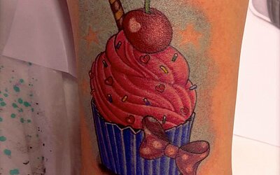 Cupcake, Tattoo by Bianca, bunt