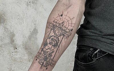 fine, abstract Geometric Tattoo on the right forearm