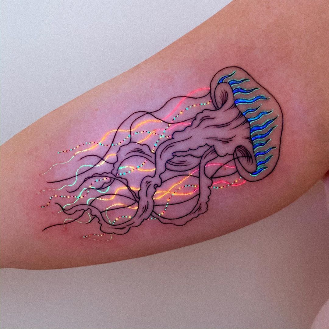 Tatouages UV : Les tatouages fluorescents en lumière noire